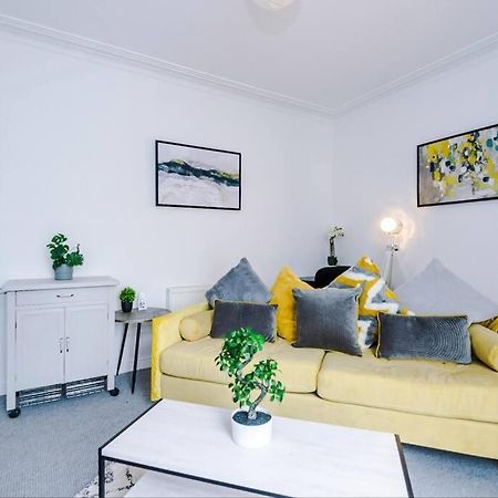 Vila Long Term Offers Message For Prices Sleeps 6 Adults, Contractors, Relocators, Travellers Halifax Exteriér fotografie