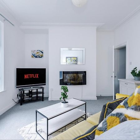 Vila Long Term Offers Message For Prices Sleeps 6 Adults, Contractors, Relocators, Travellers Halifax Exteriér fotografie
