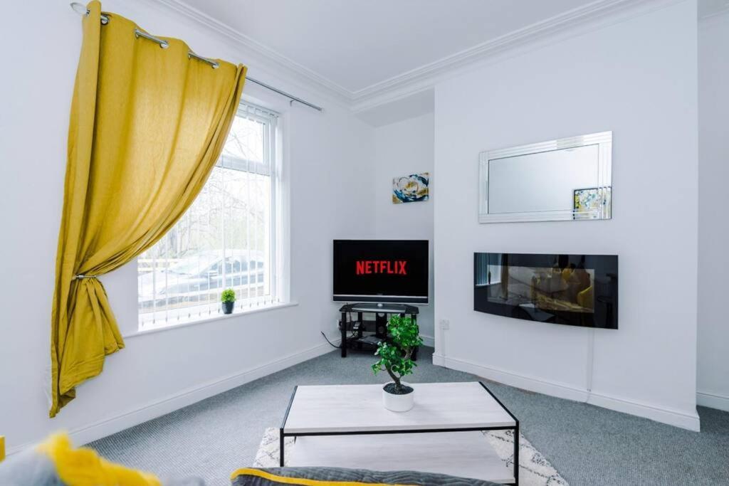 Vila Long Term Offers Message For Prices Sleeps 6 Adults, Contractors, Relocators, Travellers Halifax Exteriér fotografie