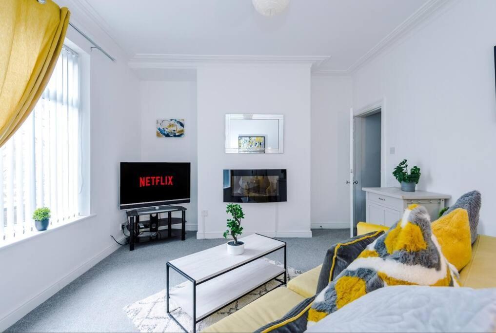 Vila Long Term Offers Message For Prices Sleeps 6 Adults, Contractors, Relocators, Travellers Halifax Exteriér fotografie