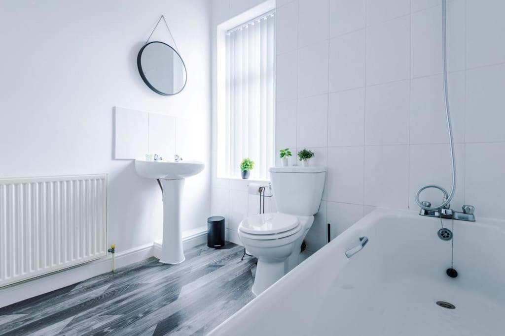 Vila Long Term Offers Message For Prices Sleeps 6 Adults, Contractors, Relocators, Travellers Halifax Exteriér fotografie