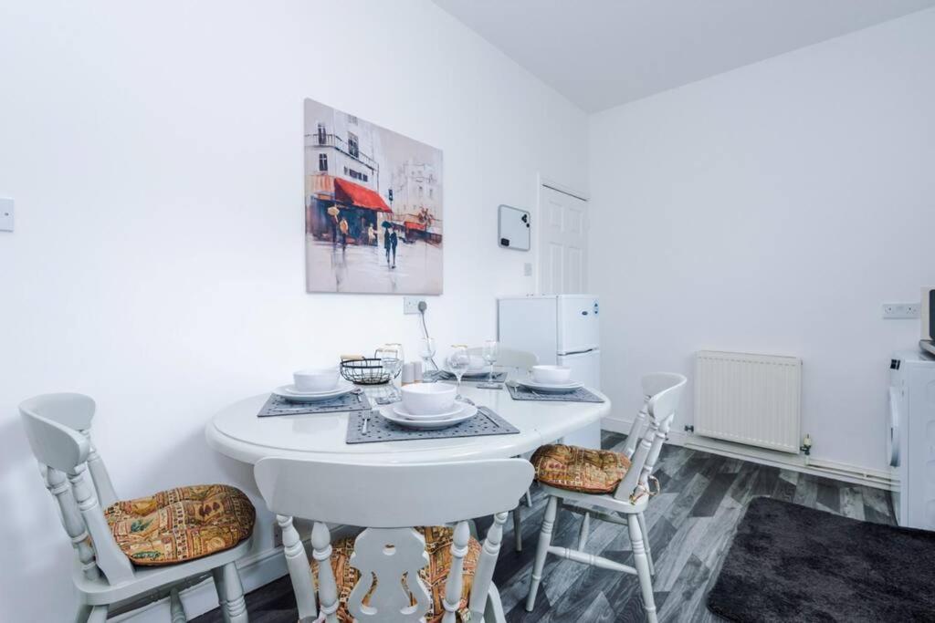 Vila Long Term Offers Message For Prices Sleeps 6 Adults, Contractors, Relocators, Travellers Halifax Exteriér fotografie